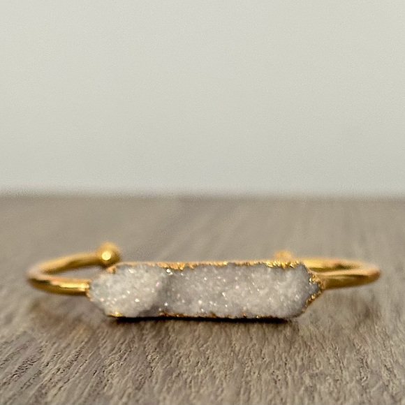 Raw White Druzy Quartz Cuff Bracelet Adjustable Gold Plated Titanium LIKE NEW - Picture 3 of 11